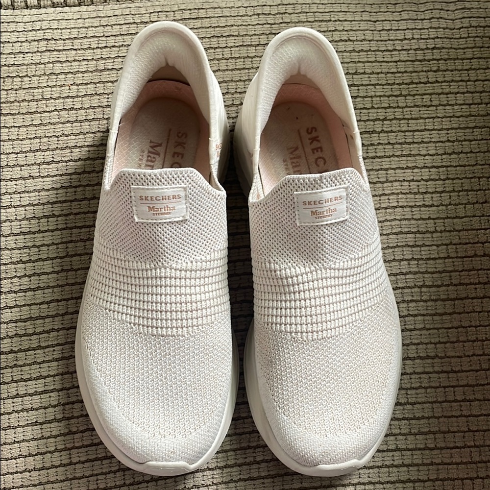 Skechers Martha Stewart Women’s Rose Gold Beige Slip Ins Sneakers Size 7